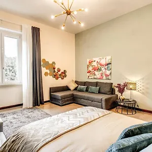 popolo-and-villa-borghese-deco-apartment.it-romehotels.com/